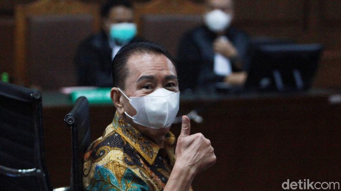 Majelis hakim Pengadilan Tipikor Jakarta menyatakan Joko Soegiarto Tjandra alias Djoko Tjandra bersalah melakukan tindak pidana korupsi di kasus suap red notice dan fatwa Mahkamah Agung (MA). Djoko Tjandra divonis 4 tahun dan 6 bulan penjara dan denda Rp 100 juta subsider 6 bulan kurungan.