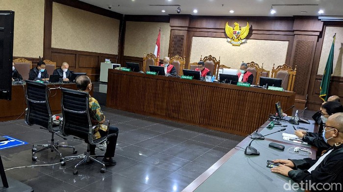 Majelis hakim Pengadilan Tipikor Jakarta menyatakan Joko Soegiarto Tjandra alias Djoko Tjandra bersalah melakukan tindak pidana korupsi di kasus suap red notice dan fatwa Mahkamah Agung (MA). Djoko Tjandra divonis 4 tahun dan 6 bulan penjara dan denda Rp 100 juta subsider 6 bulan kurungan.
