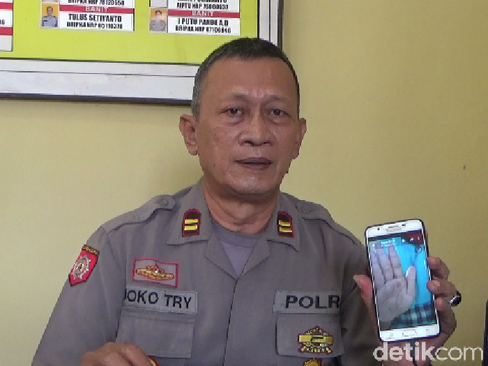 guru sulut siswanya dengan korek api