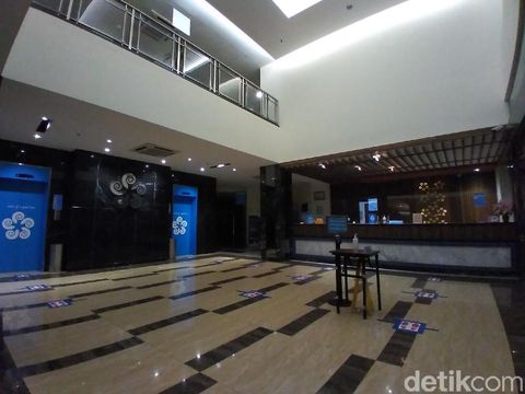 Kejaksaan Agung (Kejagung) menyita Hotel Brothers yang diduga berkaitan dengan tersangka skandal Asabri, Benny Tjokrosaputro. Meski telah disita, hotel yang terletak di kawasan Solo Baru, Grogol, Kabupaten Sukoharjo tersebut masih beroperasi seperti biasa.