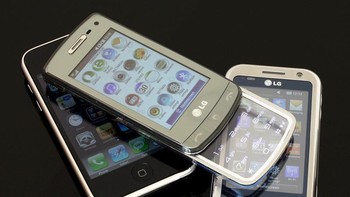 LG Crystal menyita perhatian saat diluncurkan tahun 2009 karena memiliki desain keyboard slider yang transparan. Foto: GSM Arena