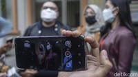 M dan istri sahnya disebut Razman sempat datang ke kantornya untuk menyelesaikan masalah anak Sierra pada minggu lalu. Namun, kata dia, masalah itu tidak bisa dituntaskan sehingga mereka mengadu ke KPAI.