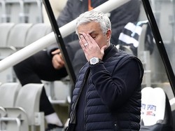 Jose Mourinho dipecat Tottenham Hotspur. Mourinho dirasa gagal membawa Spurs meraih titel juara dan rumornya menolak wacana European Super League (AP/Scott Heppell)