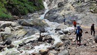 Sungai berair tawar mungkin sudah biasa. Tapi, di Bondowoso, ada sungai yang disebut-sebut sebagai sungai terasam di dunia. Bagi masyarakat sekitar, sungai berair sangat asam ini disebut Kalipait. 