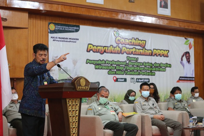 Menteri Pertanian Syahrul Yasin Limpo meminta para penyuluh pertanian untuk aktif mengawal dan mendampingi petani.