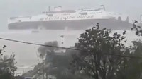 Kapal motor penumpang (KMP) Jatra 1 tenggelam saat terjadi cuaca ekstrem di Pelabuhan Bolok, Kupang, Nusa Tenggara Timur (NTT). Kapal tersebut diduga tenggelam akibat mengalami kebocoran pada bagian lambung. KMP Jatra 1 tenggelam di Pelabuhan Bolok pada pagi tadi sekitar pukul 06.40 Wita. Sebelum kapal besar itu tenggelam, kru kapal telah mengamankan diri. Istimewa  