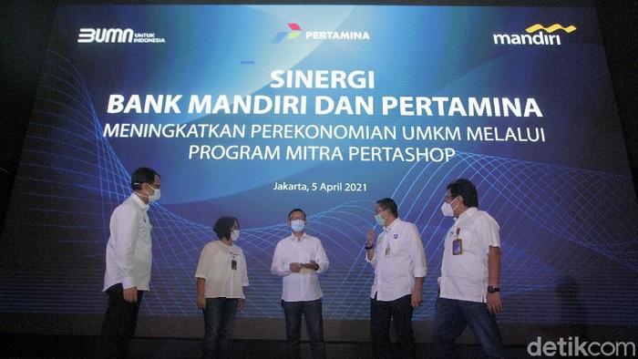 Webinar tentang Sinergi Bank Mandiri - Pertamina digelar di Jakarta, Senin (5/4). Bank Mandiri dan Pertamina bersinergi untuk perberdayaan UMKM melalui program Mitra Pertashop.