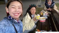 Mereka mengatakan bahwa kegemaran mereka terhadap makanan Indonesia bermula sejak mereka melakukan tour ke Indonesia. Foto: Instagram@mamaoo_official