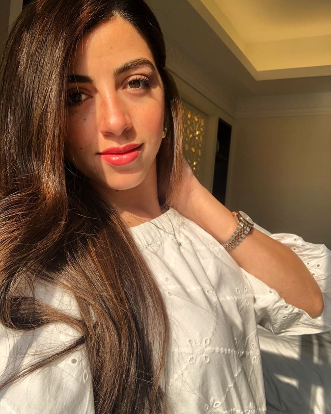 Orang-orang di lingkungan kami masih belum menerima wanita bekerja di laut jauh dari keluarga untuk waktu yang lama. Tapi ketika kamu menyukai apa yang kamu kerjakan, tidak penting untuk mencari persetujuan dari orang lain, katanya dilansir Dailymail. Foto: Instagram @marwa.elselehdar