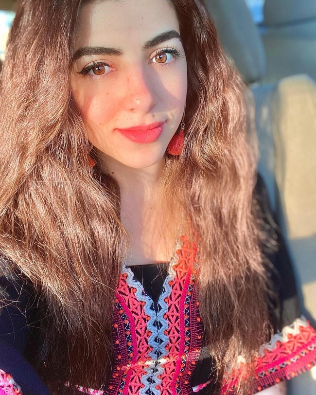 Marwa Elselehdar melamar untuk bergabung dengan angkatan laut  karena menyukai lautan dan terinspirasi kakaknya yang mendaftar lebih dulu ke Akademi Arab untuk Sains, Teknologi, dan Transport Maritim. Saat itu sebenarnya akademi hanya menerima pria tapi ia tetap melamar. Foto: Instagram @marwa.elselehdar