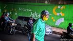 Melihat Aksi Para Pelukis Amatir Percantik Kolong Tol Bintaro