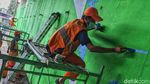 Melihat Aksi Para Pelukis Amatir Percantik Kolong Tol Bintaro