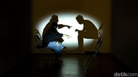 Para perupa berasal dari berbagai generasi dan banyak negara juga. Karya seni merespons kondisi sosial dan budaya di era dan tempat tinggal masing-masing dan kondisinya relevan dengan kondisi kita sekarang ini  