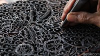 Cap batik yang sebagian besar dibuat dari bahan tembaga tersebut dijual dari harga 250 hingga 1,5 juta rupiah.  