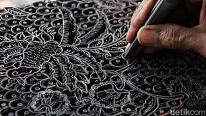 Menengok Produksi Cap Batik di Solo