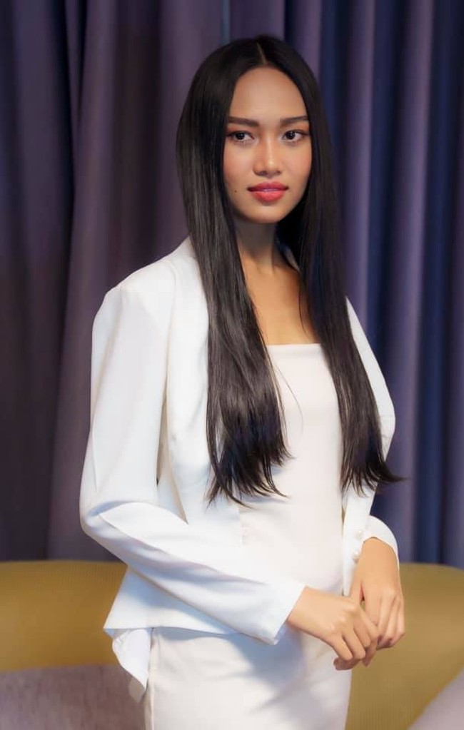 Han Lay yang berstatus sebagai mahasiswa di Universitas Yangon itu mengungkapkan alasannya angkat bicara soal kekejaman militer Myanmar di panggung kontes kecantikan internasional. Di Myanmar, wartawan ditahan ... jadi saya memutuskan untuk angkat bicara, katanya saat diwawancara BBC setelah dirinya selesai menjalani kontes Miss Grand International 2020. Foto: Dok. Instagram @hann_may, Facebook Miss Grand International