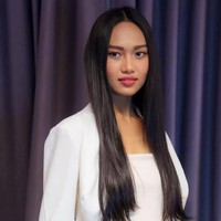 Han Lay yang berstatus sebagai mahasiswa di Universitas Yangon itu mengungkapkan alasannya angkat bicara soal kekejaman militer Myanmar di panggung kontes kecantikan internasional. Di Myanmar, wartawan ditahan ... jadi saya memutuskan untuk angkat bicara, katanya saat diwawancara BBC setelah dirinya selesai menjalani kontes Miss Grand International 2020. Foto: Dok. Instagram @hann_may, Facebook Miss Grand International