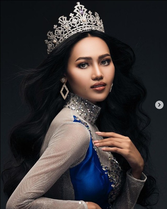 Kini Han Lay mengkhawatirkan keselamatan dirinya dan keluarganya. Dia khawatir diciduk oleh militer Myanmar jika kembali ke negaranya. Oleh karena itulah selama tiga bulan ke depan dia menetap di Thailand. Foto: Dok. Instagram @hann_may, Facebook Miss Grand International