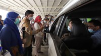 Dua pekan sejak dibuka Sentra Vaksin Indonesia Bangkit telah melakukan suntik vaksin COVID-19 kepada sekitar 5.700 warga, selain itu sebanyak total 500 relawan gabungan dari anggota Ikatan Alumni UI, karyawan XL Axiata dan tenaga medis RSUI juga mendapatkan suntikan vaksin di tempat ini.