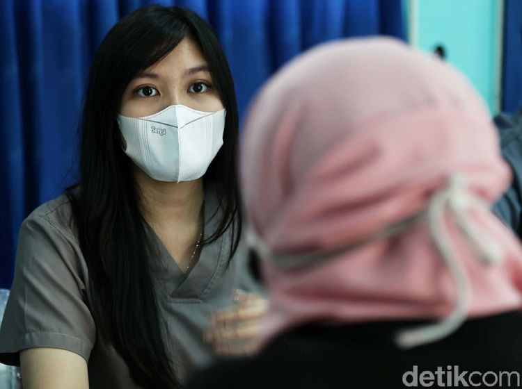 Momen Para Guru di Jakarta Divaksin Corona
