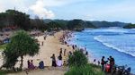 Foto: Masih Banyak Wisatawan Tak Pakai Masker di Pantai Gunungkidul