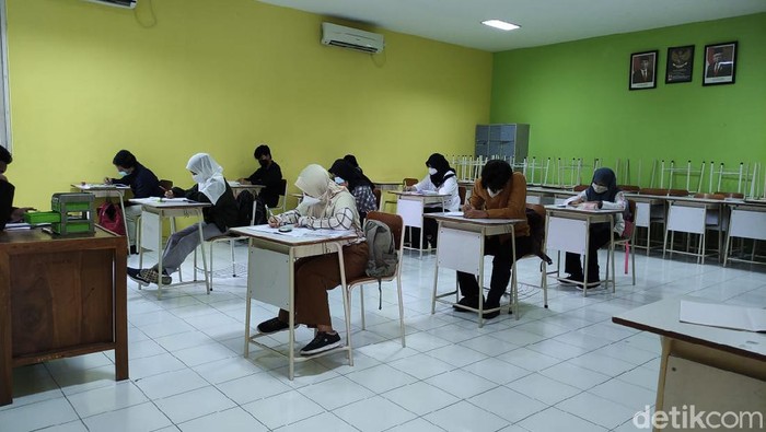 SMA Muhammadiyah II Sidoarjo (SMAMDA) menyongsong pembelajaran tatap muka (PTM), yang akan dimulai pada Juli mendatang. Saat ini, SMA tersebut tengah melakukan uji coba.