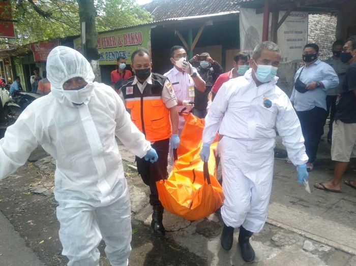 Penemuan mayat pria dengan luka di wajah, Sragen, Senin (5/4/2021).