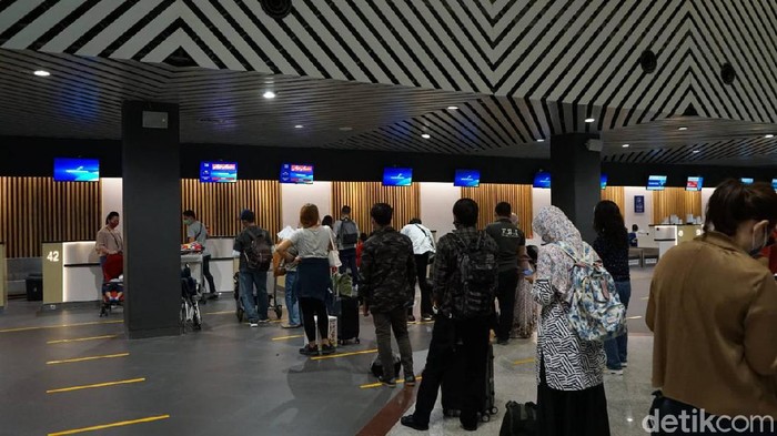 Jumlah penumpang pesawat dari dan ke Bandara Juanda naik 18 persen selama libur paskah. Peningkatan jumlah penumpang juga diikuti dengan bertambahnya penerbangan.