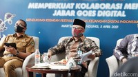 Selain itu, permasalahan kebocoran PAD pun dinilai masih sangat tinggi. Sedangkan daerah masih ketergantungan pada dana perimbangan yang dialokasikan dari pendapatan APBN.  