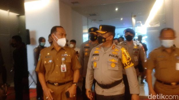 Peserta vaksinasi COVID-19 secara massal bagi kelompok masyarakat lanjut usia (lansia) di Pakanbaru, Riau (Raja Adil/detikcom)