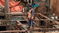 Proyek rumah model panggung ini ditargetkan rampung sebelum Idul Fitri tahun ini. (Foto: Andhika Prasetia/detikcom).