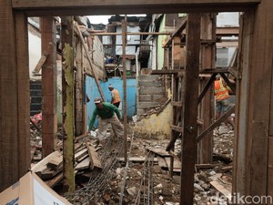 Anggota DPRD DKI: Program Rumah Panggung Gagasan Anies Hanya Lelucon!