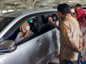 Vaksinasi Drive Thru Gratis di Depok, Tapi Kok Sepi?