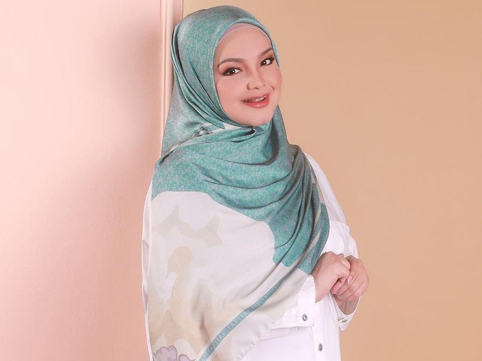 Siti Nurhaliza Siti Nurhaliza baru merilis produk hijab.