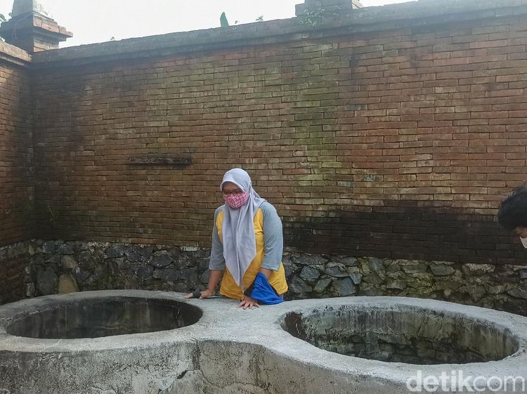 Foto Sumur Gandeng Airnya untuk Dekatkan Jodoh Boleh, Poligami Jangan