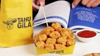Di kawasan Palmerah ada gerai tahu kriuk yang jadi incaran banyak orang. Gerainya bernama Tahu Gila yang menawarkan berbagai varian tahu. Foto: Instagram @tahugila.id