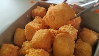 Tak kalah lezat, tahu kriuk di Medan ini juga selalu jadi incaran para foodies. Bernama Tahu Mendes yang berlokasi di Komplek Asia Megamas. Foto: Instagram @tahumendes.id