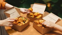 Tahu kriuk yang satu ini ditawarkan oleh gerai Mo Tahu Aja. Nah, gerainya ada di beberapa lokasi, salah satunya di Surabaya. Oya, di sini ada varian tahu walik juga! Foto: Instagram @motahuaja.id