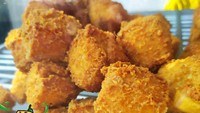Tahu kriuk dari Tahu Ninja ini bisa kamu pesan di kawasan Beji, Depok. Tahu kriuknya juga bisa dipesan lewat ojek online. Foto: Instagram @tahu_ninja