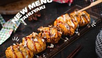 Ada yang gak kalah unik dari kreasi tahu kriuk. Seperti yang ditawarkan oleh gerai Tahuyaki, yang mana tahu kriuknya disajikans seperti takoyaki. Foto: Instagram @tahuyaki