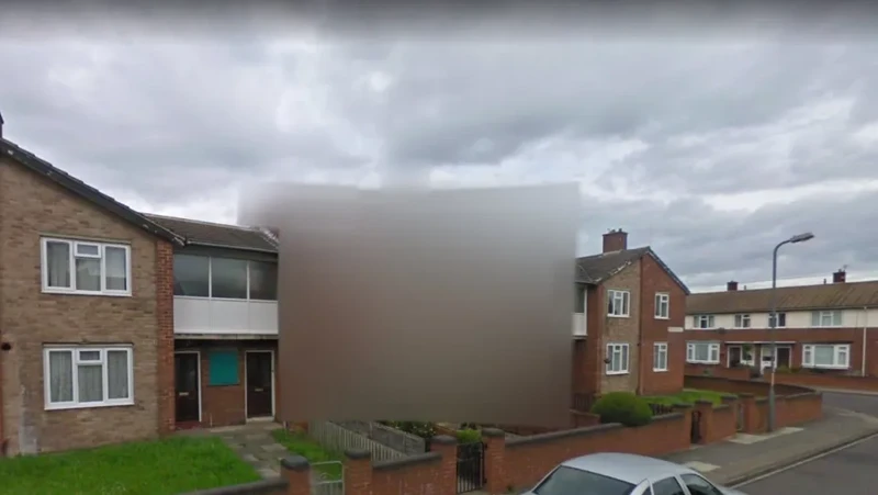 Moruroa adalah atol kecil di selatan Laut Pasifik. Tidak jelas mengapa pulau ini disensor tapi kuat dugaan karena sejarah nuklir di pulau tersebut, sebagaimana dikutip dari The Sun.

2.
Rumah yang disensor ini adalah rumah penculik Ariel Castro. Dia dipenjara seumur hidup plus 1.000 tahun penjara. Namun baru sebulan divonis, dia memngakhiri hidupnya sendiri.

3.
Ini masih jadi misteri, bahkan bagi Jane Allison yang sudah tinggal di sana sejak tahun 2000.

4.
Jeannette adalah pulau di Rusia yang berwarna hitam total. Pulau ini umumnya ditutupi es. Belum diketahui penyebabnya ditutupi Google Maps.

5.
Markas militer Ayioi Anargyroi di Athena diblur, kemungkinan dikarenakan alasan keamanan nasional.

6.
ARECA La Hague adalah fasilitas pemrosesan ulang bahan bakar nuklir di Prancis yang dirahasiakan Google. Lokasi ini kontroversial semenjak Greenpeace berkampanye untuk penutupannya sejak 1997. Mereka mengklaim bahwa tempat ini membuang satu juta liter limbah radioaktif cair per hari ke laut.



7.
Dowództwo Wojsk Specjalnych adalah Komando Pasukan Khusus. DWS bertanggung jawab untuk memimpin dan melatih Pasukan Khusus Polandia, meskipun organisasi yang berbeda menangani ini sekarang. Tidak mengherankan lokasi ini disamarkan.

8.
Patio de los Naranjos merupakan sebuah area di Almeria, Spanyol. Kemungkinan dikarenakan bangunan pemerintah yang ada.


9.
Sandy Islands atau Phantom Island ditampilkan di Google Maps hingga November 2012, ketika ilmuwan Australia mengonfirmasi ketidakhadiran pulau itu. Sekarang yang tersisa hanyalah pemandangan di dasar laut yang bentuknya sama dengan pulau aslinya.

10.
Bagian dari kiri dari Korea Utara diblur pada Google Maps. Tidak ada keterangan nama sekaipun.

11.
Pulau Amchitka adalah tempat uji coba nuklir bawah tanah AS pada 1950-an, 60-an, dan 70-an. Pencarian di Google Mapshanya  menunjukkan bagian yang diburamkan.  Saat ini lokasi tersebut sedang dalam pengamatan untuk kebocoran radioaktif.