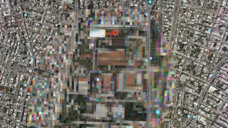 Tempat Rahasia Google Maps Moruroa adalah atol kecil di selatan Laut Pasifik. Tidak jelas mengapa pulau ini disensor tapi kuat dugaan karena sejarah nuklir di pulau tersebut, sebagaimana dikutip dari The Sun.
2.
Rumah yang disensor ini adalah rumah penculik Ariel Castro. Dia dipenjara seumur hidup plus 1.000 tahun penjara. Namun baru sebulan divonis, dia memngakhiri hidupnya sendiri.
3.
Ini masih jadi misteri, bahkan bagi Jane Allison yang sudah tinggal di sana sejak tahun 2000.
4.
Jeannette adalah pulau di Rusia yang berwarna hitam total. Pulau ini umumnya ditutupi es. Belum diketahui penyebabnya ditutupi Google Maps.
5.
Markas militer Ayioi Anargyroi di Athena diblur, kemungkinan dikarenakan alasan keamanan nasional.
6.
ARECA La Hague adalah fasilitas pemrosesan ulang bahan bakar nuklir di Prancis yang dirahasiakan Google. Lokasi ini kontroversial semenjak Greenpeace berkampanye untuk penutupannya sejak 1997. Mereka mengklaim bahwa tempat ini membuang satu juta liter limbah radioaktif cair per hari ke laut.
7.
Dowództwo Wojsk Specjalnych adalah Komando Pasukan Khusus. DWS bertanggung jawab untuk memimpin dan melatih Pasukan Khusus Polandia, meskipun organisasi yang berbeda menangani ini sekarang. Tidak mengherankan lokasi ini disamarkan.
8.
Patio de los Naranjos merupakan sebuah area di Almeria, Spanyol. Kemungkinan dikarenakan bangunan pemerintah yang ada.
9.
Sandy Islands atau Phantom Island ditampilkan di Google Maps hingga November 2012, ketika ilmuwan Australia mengonfirmasi ketidakhadiran pulau itu. Sekarang yang tersisa hanyalah pemandangan di dasar laut yang bentuknya sama dengan pulau aslinya.
10.
Bagian dari kiri dari Korea Utara diblur pada Google Maps. Tidak ada keterangan nama sekaipun.
11.
Pulau Amchitka adalah tempat uji coba nuklir bawah tanah AS pada 1950-an, 60-an, dan 70-an. Pencarian di Google Mapshanya menunjukkan bagian yang diburamkan. Saat ini lokasi tersebut sedang dalam pengamatan untuk kebocoran radioaktif.
