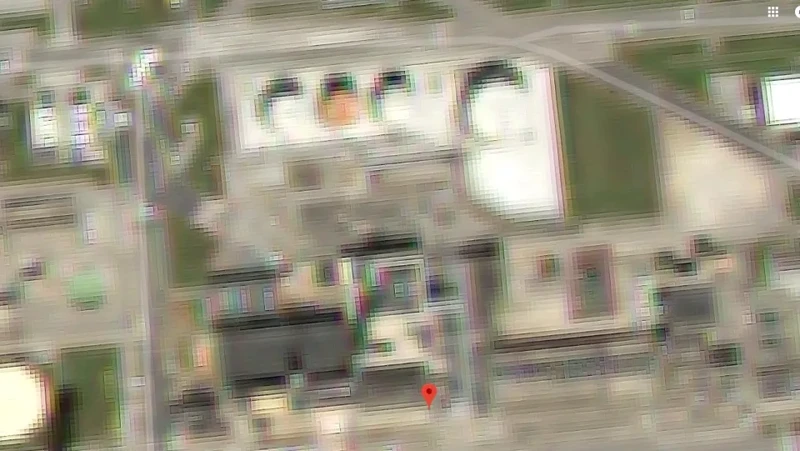 Moruroa adalah atol kecil di selatan Laut Pasifik. Tidak jelas mengapa pulau ini disensor tapi kuat dugaan karena sejarah nuklir di pulau tersebut, sebagaimana dikutip dari The Sun.

2.
Rumah yang disensor ini adalah rumah penculik Ariel Castro. Dia dipenjara seumur hidup plus 1.000 tahun penjara. Namun baru sebulan divonis, dia memngakhiri hidupnya sendiri.

3.
Ini masih jadi misteri, bahkan bagi Jane Allison yang sudah tinggal di sana sejak tahun 2000.

4.
Jeannette adalah pulau di Rusia yang berwarna hitam total. Pulau ini umumnya ditutupi es. Belum diketahui penyebabnya ditutupi Google Maps.

5.
Markas militer Ayioi Anargyroi di Athena diblur, kemungkinan dikarenakan alasan keamanan nasional.

6.
ARECA La Hague adalah fasilitas pemrosesan ulang bahan bakar nuklir di Prancis yang dirahasiakan Google. Lokasi ini kontroversial semenjak Greenpeace berkampanye untuk penutupannya sejak 1997. Mereka mengklaim bahwa tempat ini membuang satu juta liter limbah radioaktif cair per hari ke laut.



7.
Dowództwo Wojsk Specjalnych adalah Komando Pasukan Khusus. DWS bertanggung jawab untuk memimpin dan melatih Pasukan Khusus Polandia, meskipun organisasi yang berbeda menangani ini sekarang. Tidak mengherankan lokasi ini disamarkan.

8.
Patio de los Naranjos merupakan sebuah area di Almeria, Spanyol. Kemungkinan dikarenakan bangunan pemerintah yang ada.


9.
Sandy Islands atau Phantom Island ditampilkan di Google Maps hingga November 2012, ketika ilmuwan Australia mengonfirmasi ketidakhadiran pulau itu. Sekarang yang tersisa hanyalah pemandangan di dasar laut yang bentuknya sama dengan pulau aslinya.

10.
Bagian dari kiri dari Korea Utara diblur pada Google Maps. Tidak ada keterangan nama sekaipun.

11.
Pulau Amchitka adalah tempat uji coba nuklir bawah tanah AS pada 1950-an, 60-an, dan 70-an. Pencarian di Google Mapshanya  menunjukkan bagian yang diburamkan.  Saat ini lokasi tersebut sedang dalam pengamatan untuk kebocoran radioaktif.