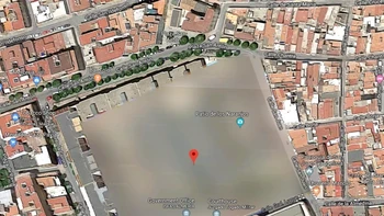 Patio de los Naranjos merupakan sebuah area di Almeria, Spanyol. Kemungkinan diblur dikarenakan bangunan pemerintah yang ada. Foto: Google Maps