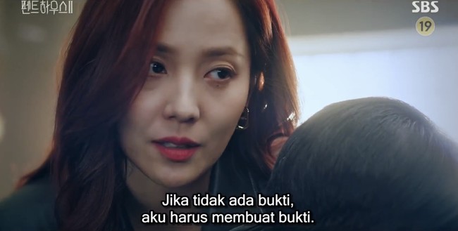 Oh Yoon Hee (pemain Eugene) mengajak rivalnya Cheon Seo Jin (pemain Kim So Yeon) untuk bekerja sama. Mereka menjebak Joo Dan Tae (pemain Uhm Ki Joon) dengan merekayasa kematian Na Ae Gyo (pemain Lee Ji Ah), hingga ditangkap dan masuk penjara. Foto: dok SBS