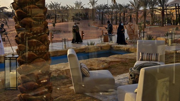 Soal harga, The Riyadh Oasis memang tergolong mahal. Sewa harian dari glamping ala The Riyadh Oasis dipatok biaya lebih dari 13 ribu riyal (US$3.500). Jika dirupiahkan sekitar Rp 50 jutaan per malam. (Fayez Nureldine/AFP)