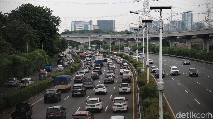 Mobil Pikap Pecah Ban, Tol Sedyatmo Bandara Soetta Arah Jakarta Tersendat