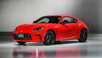 Meski demikian, secara tampilan eksterior GR 86 dan BRZ sama-sama punya desain yang lebih berotoot ketimbang model generasi sebelumnya. Sejumlah perangkat aerodinamis juga ditingkatkan pakai besutan Gazoo Racing. Foto: Toyota Motor Corporation