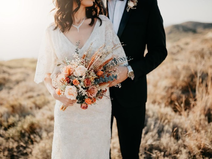 1072701812 Rustic wedding bouquet