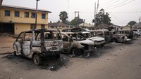 Kelompok bersenjata itu menyerang penjara dengan menggunakan mobil pikap dan bus.   